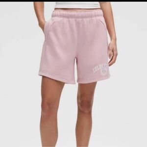 3-16 Lululemon Scuba oversized MR Short 7” Graphic